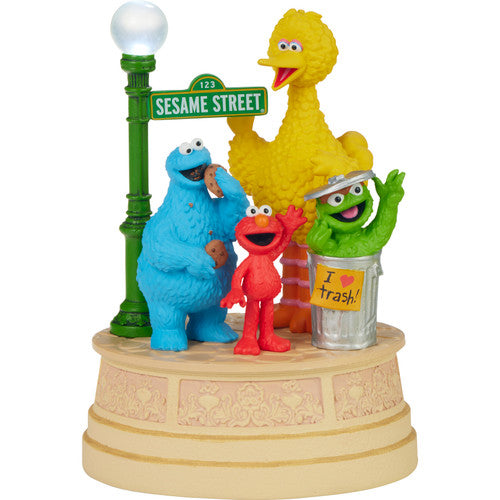 Sesame Characters Under Street Lamp LED Musical